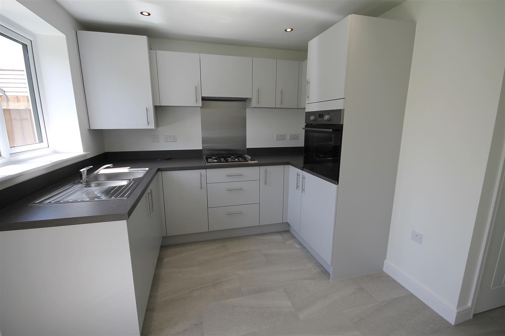 3 Bedroom House To Rent image 3